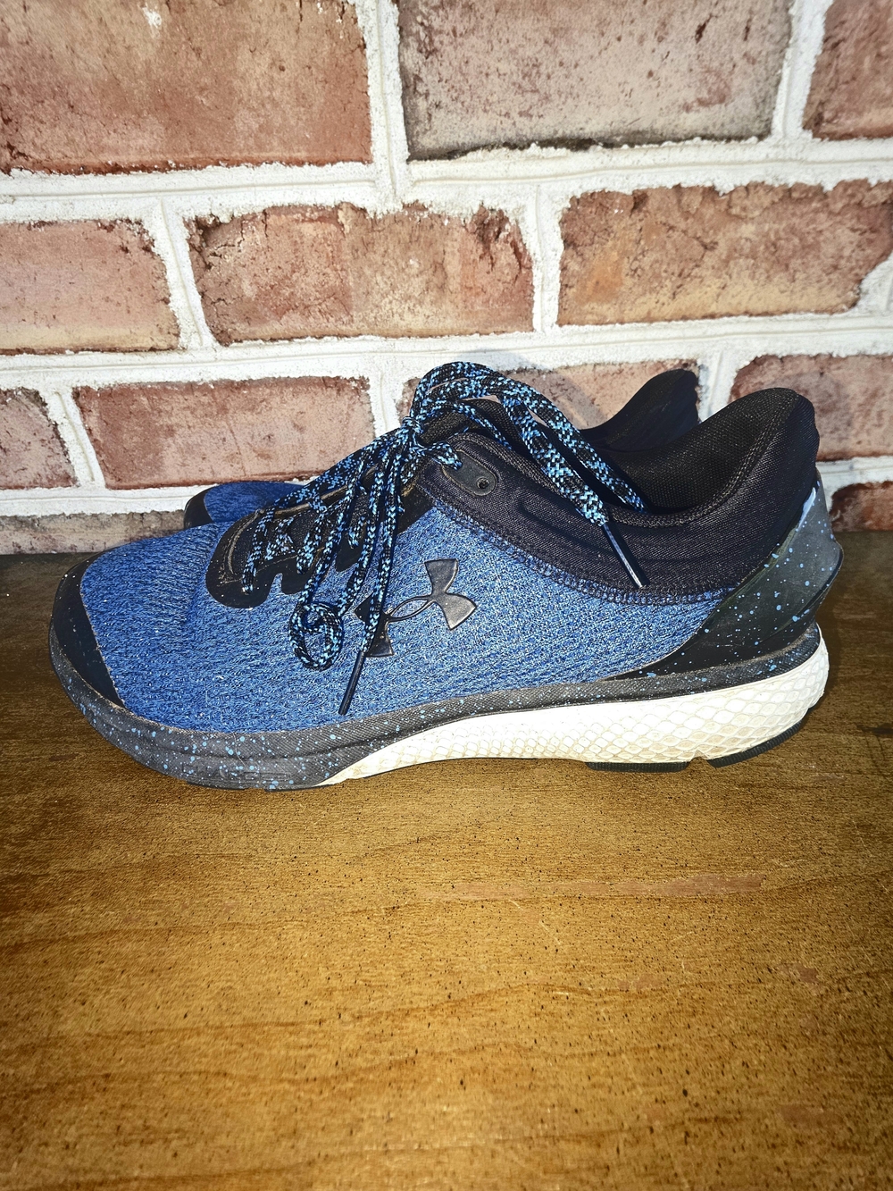 Under Armour MENS 9.5 Blue Knit Running Shoes